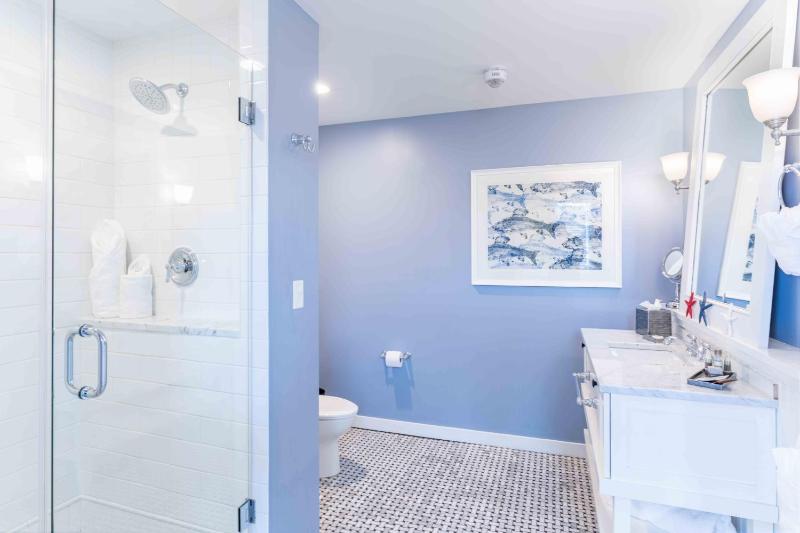 Double Queen Room with Balcony image 4