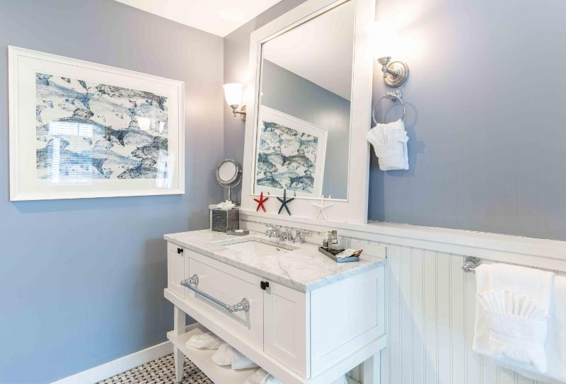 Double Queen Room with Balcony image 3