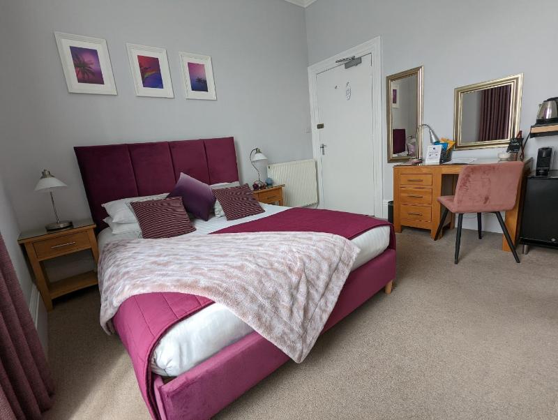 King Room image 4