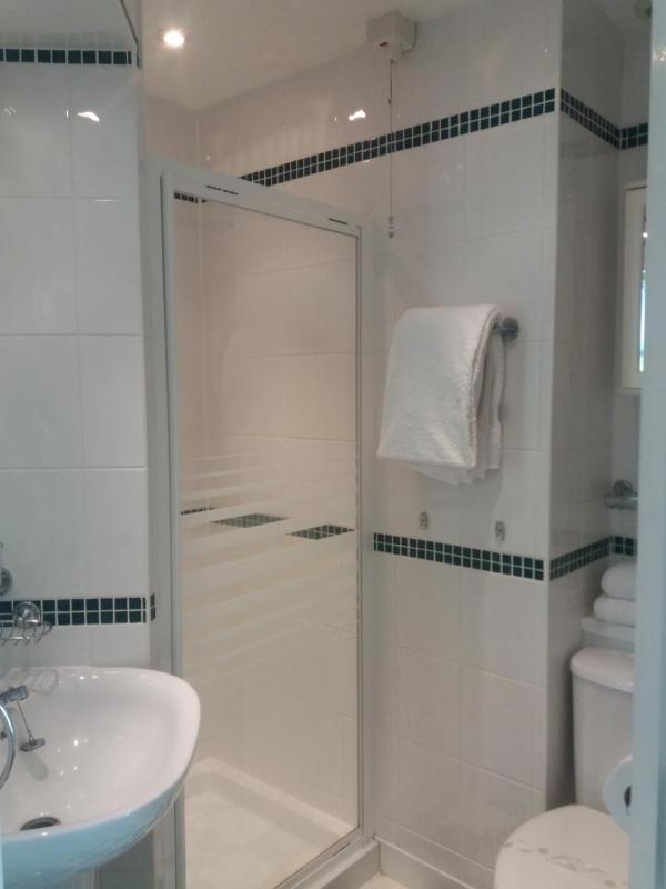 Standard Double Room image 3