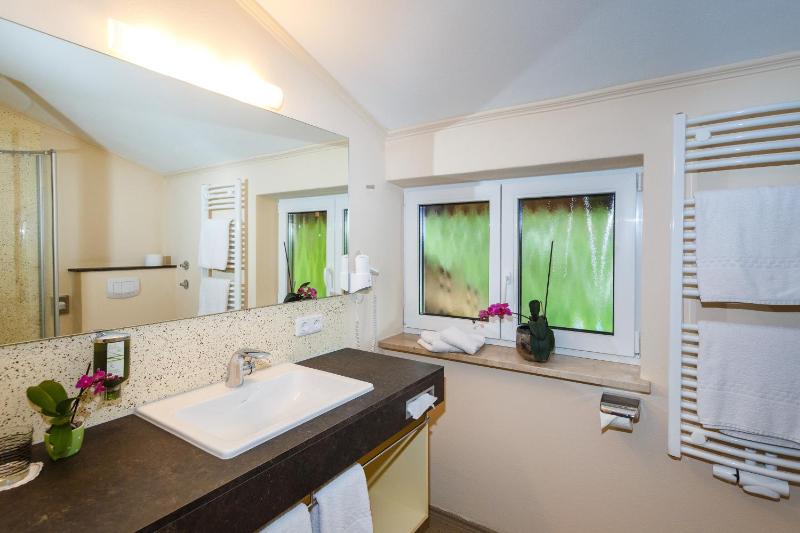 Superior Double Room image 3