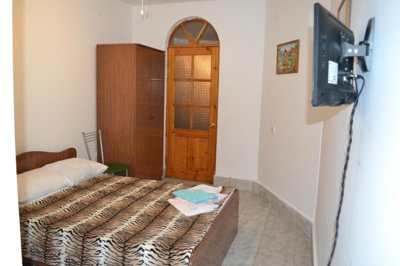 Standard Double Room image 3
