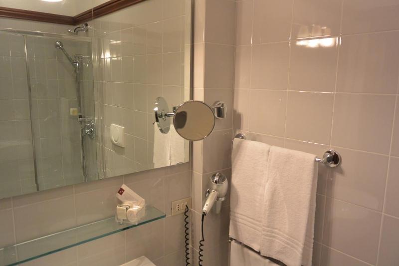 Classic Double Room image 3