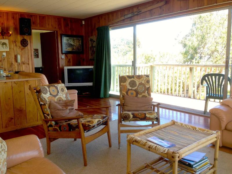 Relax Lakeside - Five Mile Bay Holiday Home - image 11