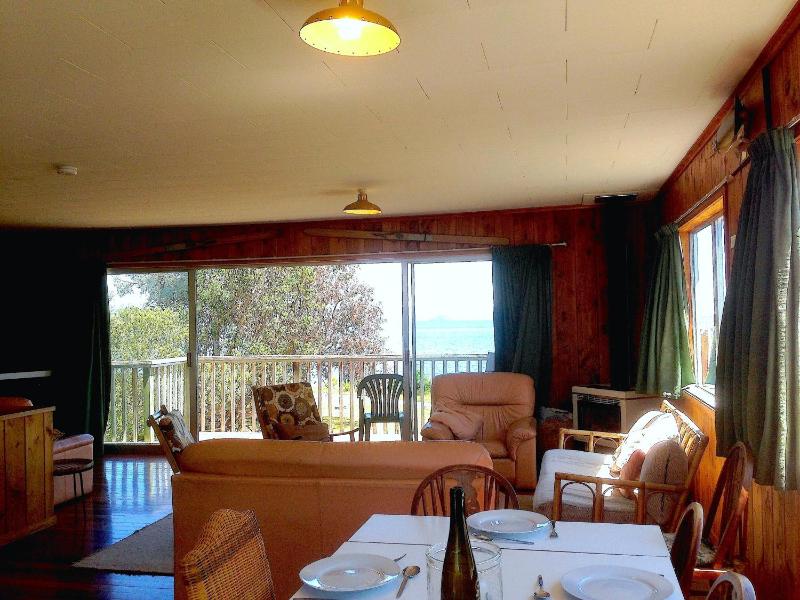 Relax Lakeside - Five Mile Bay Holiday Home - image 8