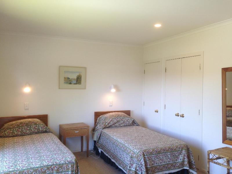 Relax Lakeside - Five Mile Bay Holiday Home - image 24