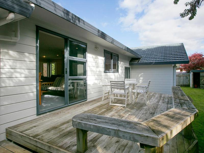 Laid Back on Lakewood - Taupo Holiday Home - image 1
