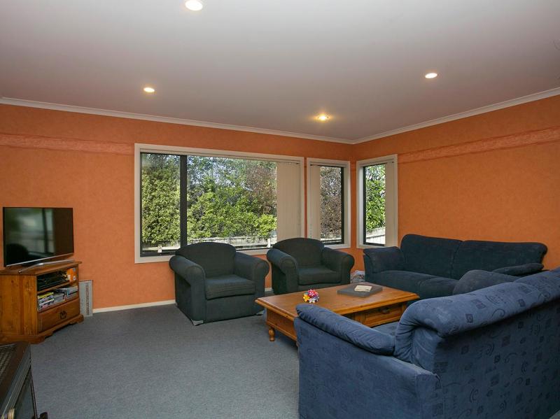 Laid Back on Lakewood - Taupo Holiday Home - image 3