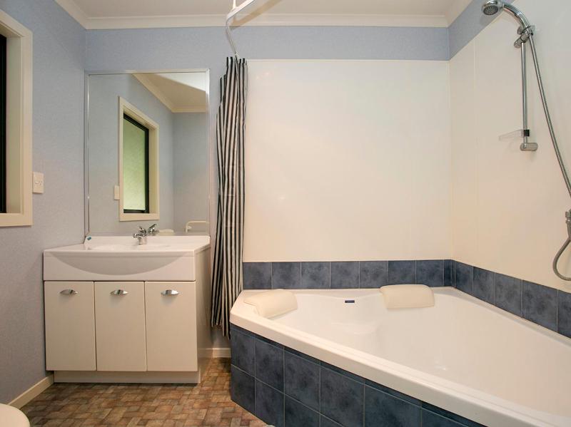 Laid Back on Lakewood - Taupo Holiday Home - image 5