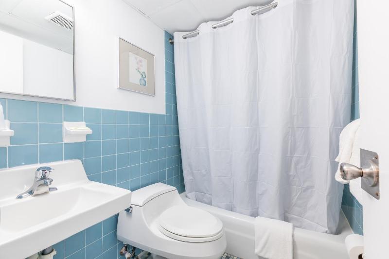 Double Room with Balcony image 3