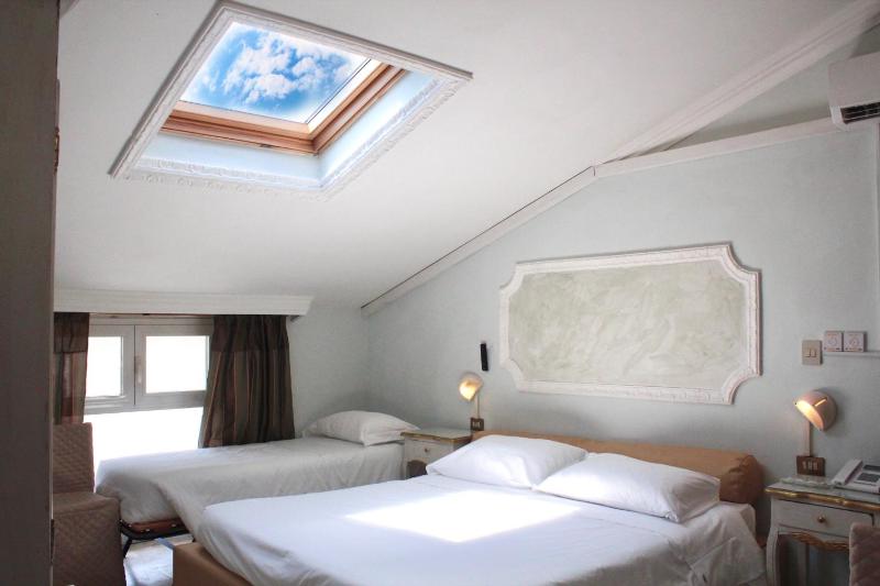 Hotel Tahiti - image 20