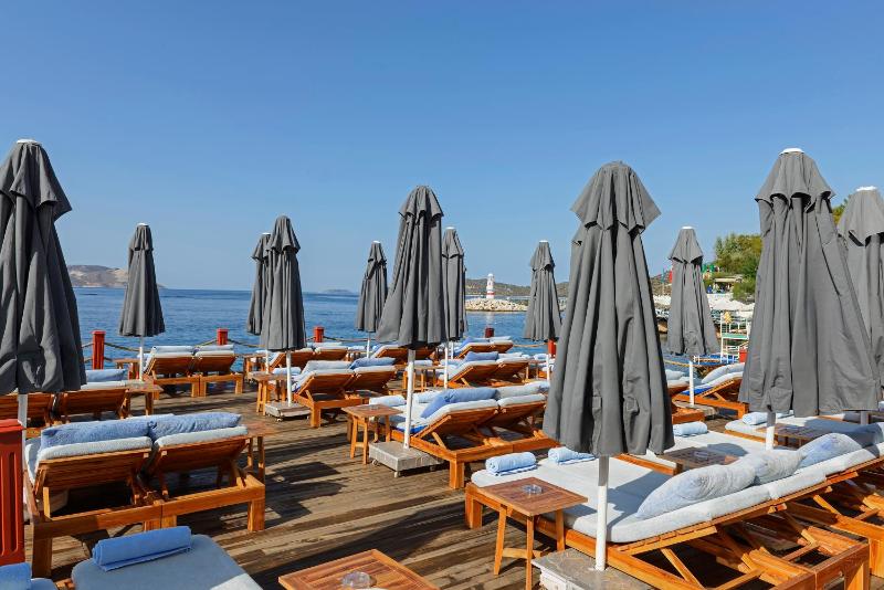 Sea View Hotel - image 11