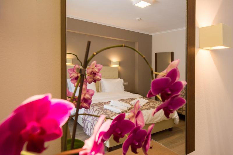 Adams Hotel - image 40