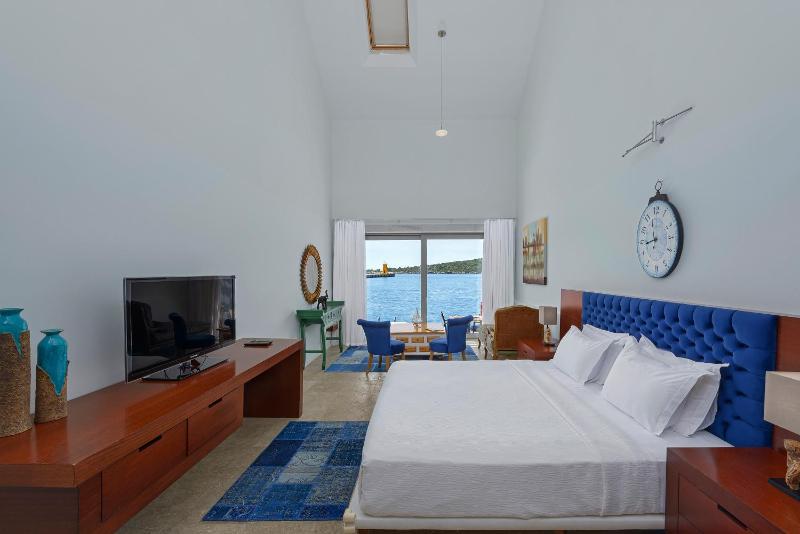 Double Room with Sea View image 3