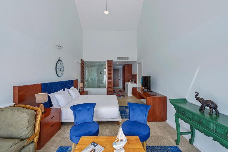 Double Room with Sea View image 4