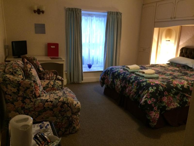 Double or Twin Room with Bathroom image 4