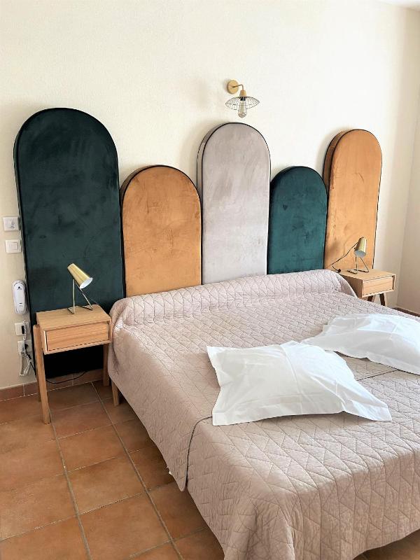 Standard Double Room image 4