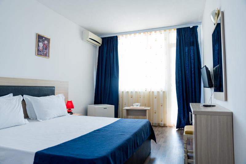Superior Double Room with Balcony image 1