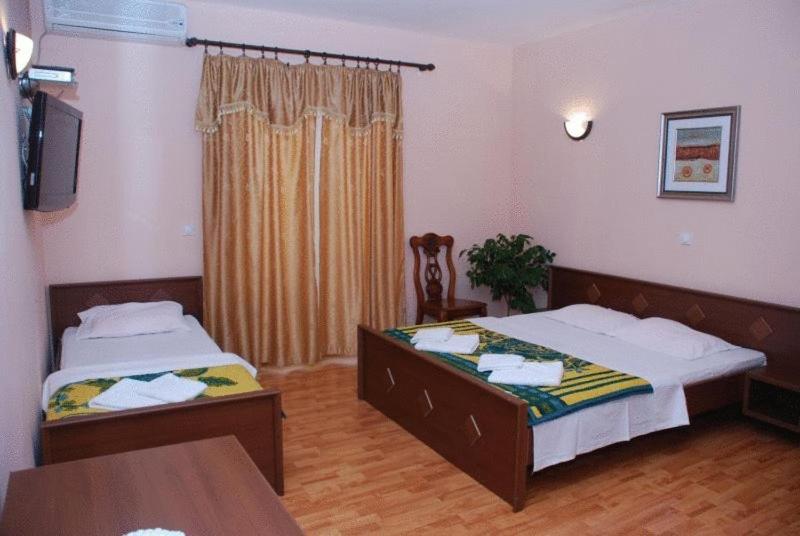 Two-Bedroom Apartment with Sea View (4 Adults) image 4