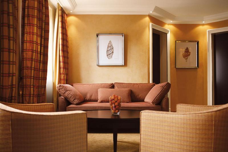 Standard Suite image 4