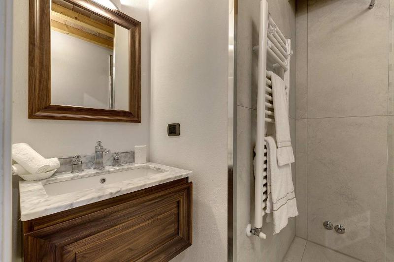 Two-Bedroom Apartment - Split Level image 3