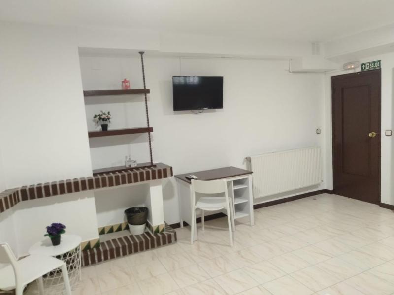 Economy Quadruple Room with Shared Bathroom image 1