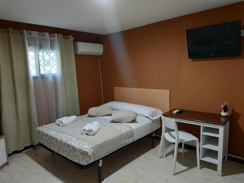 Double Room with Shared Bathroom image 3