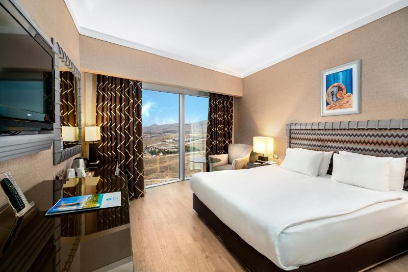 Deluxe Room image 2