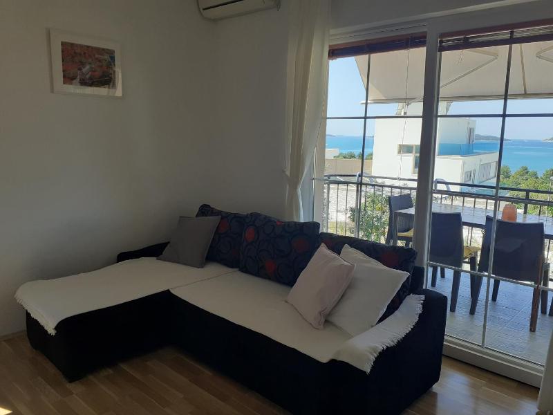 One-Bedroom Apartment image 2