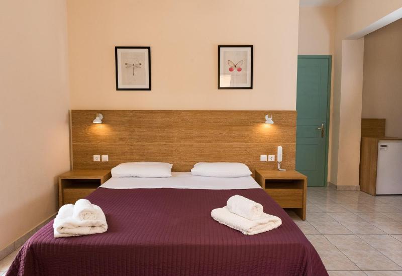 Deluxe Triple Room with Sea View image 2