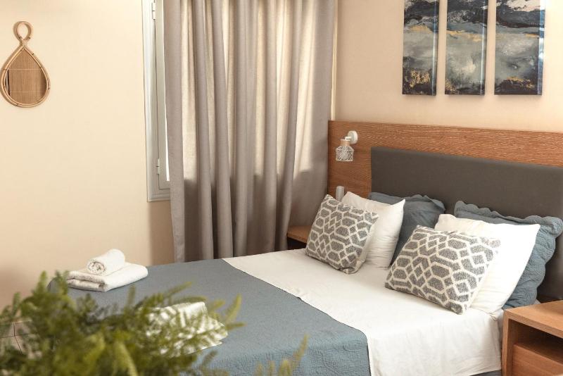 Deluxe Double Room with Balcony and Sea View image 4