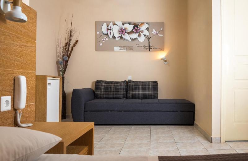 Deluxe Triple Room with Sea View image 3