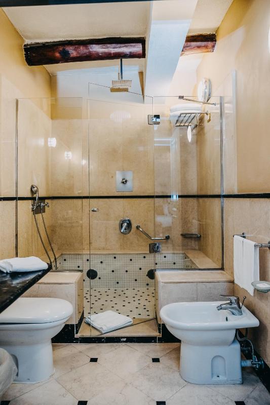 Junior Suite image 2