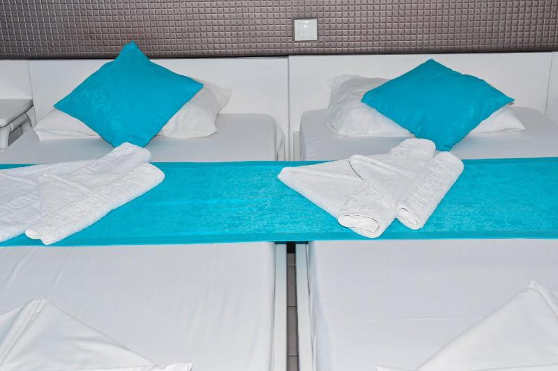 Twin Room with Side Sea View image 3