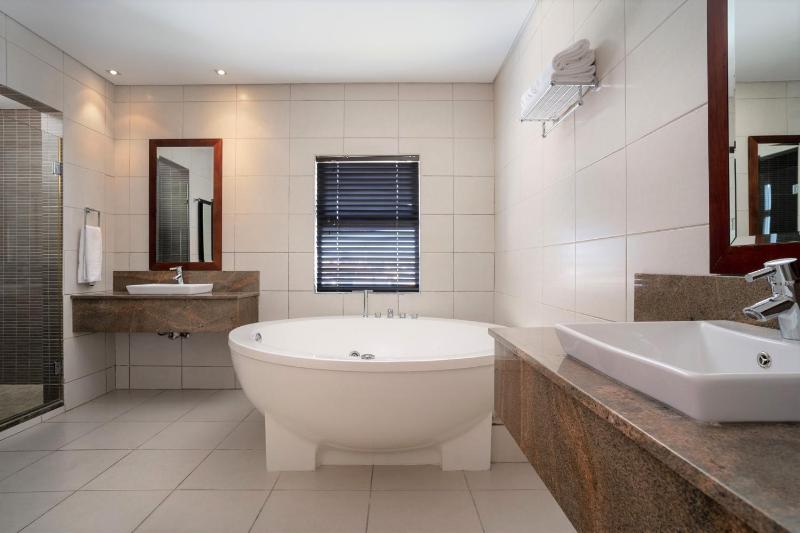 Premier Hotel East London ICC - image 11