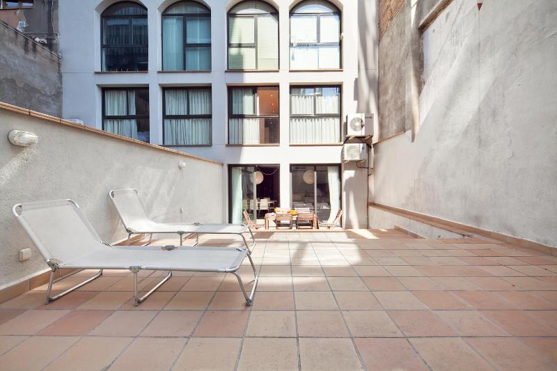 3 Bedroom Apartment with 2 bathrooms image 4