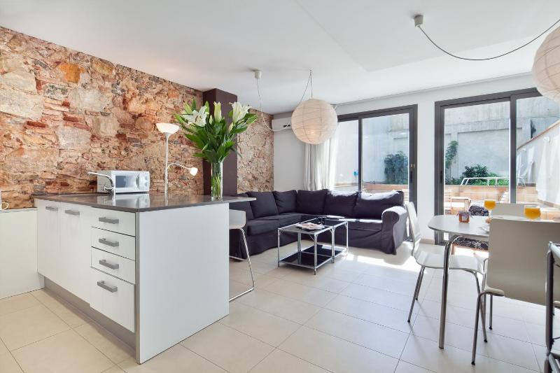 3 Bedroom Apartment with 2 bathrooms image 1