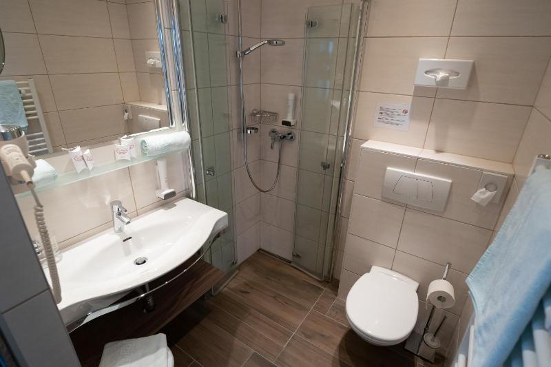 Classic Double Room image 2