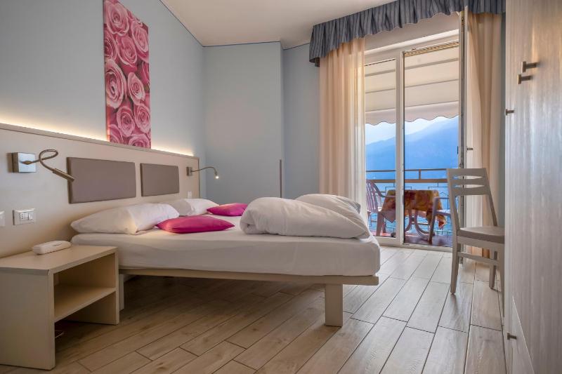 Comfort Double Room with Balcony and Lake View image 4