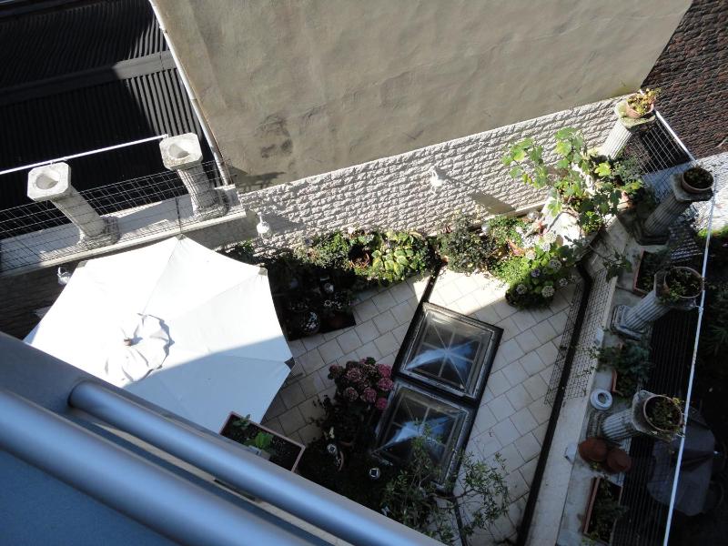 Luxury One-Bedroom Apartment image 3