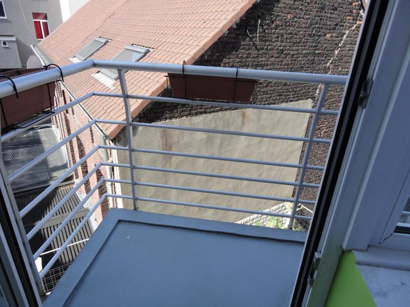 Luxury One-Bedroom Apartment image 2