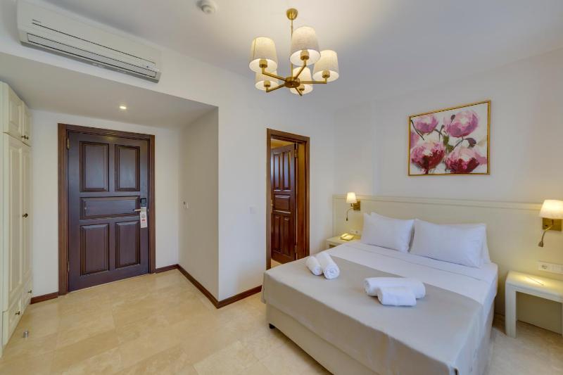 Standard Double or Twin Room image 1