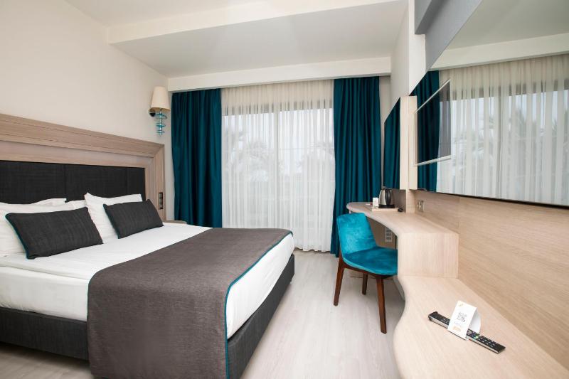 Standard Double or Twin Room with Land View image 1