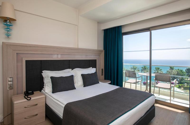 Standard Double or Twin Room with Sea View image 1
