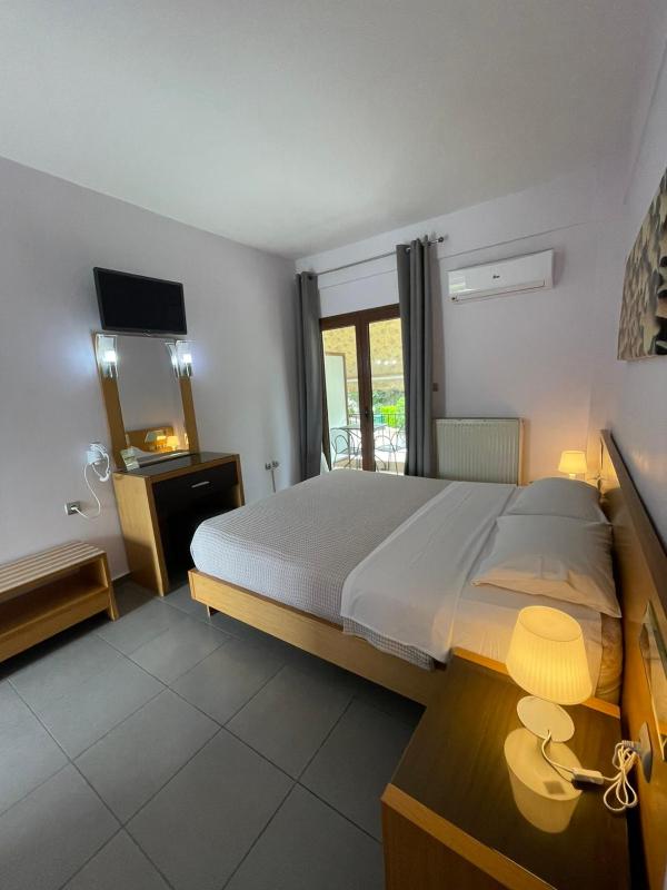 Budget Double Room image 4