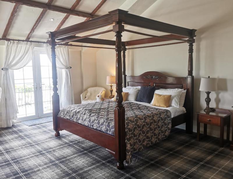 Superior King Room image 2