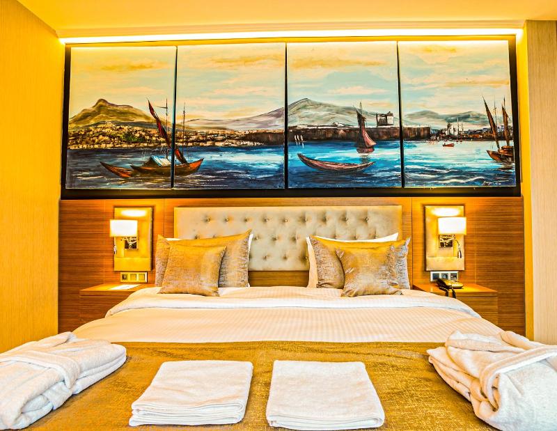 Superior Room with City View image 4