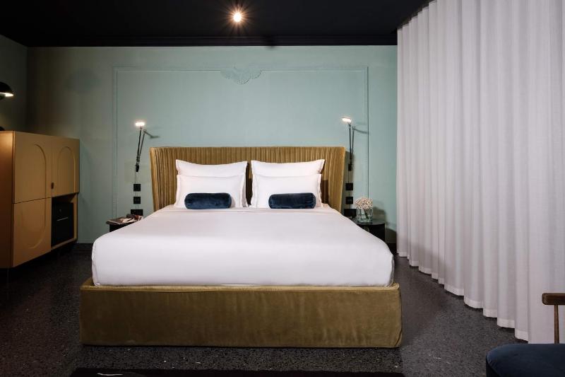 Double or Twin Room image 3