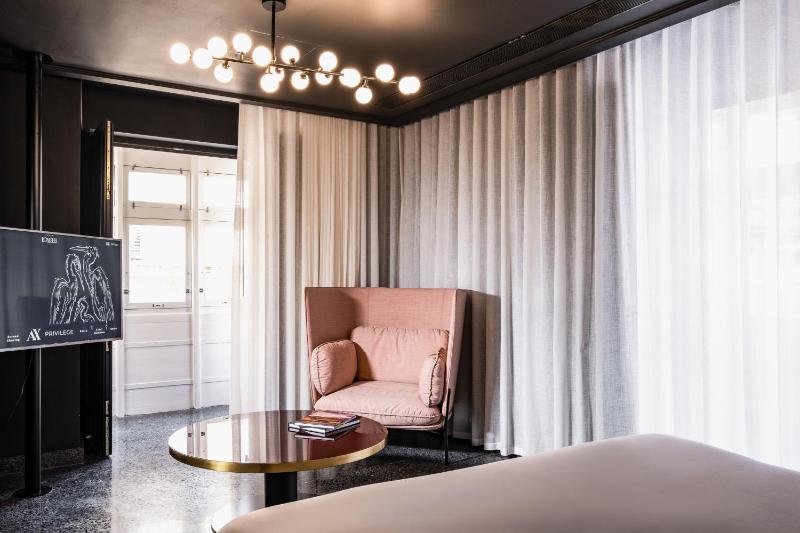 Superior Deluxe Double or Twin Room  image 2