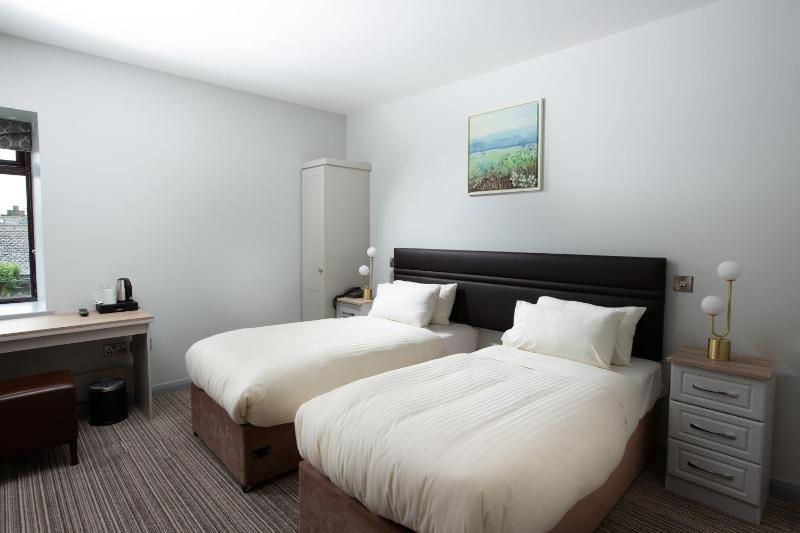 Twin Room image 1